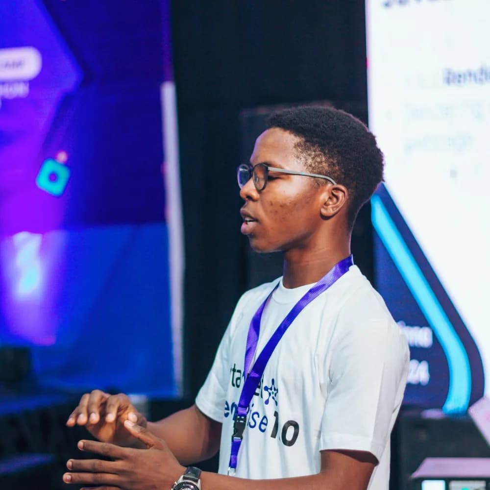 Teaching a session on frameworks and libraries at TechRise 1.0 in Minna